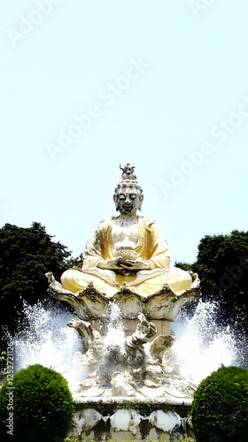 Serene Buddha Statue Founta...