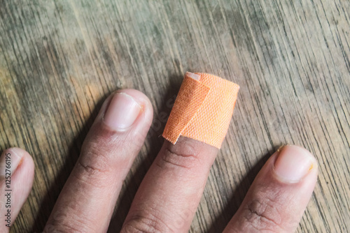 finger plastered due to wound