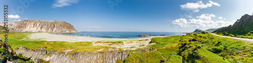 Storsand strand im Norden Norwegens an der Küste zur Barentsee in Sørvanger H...