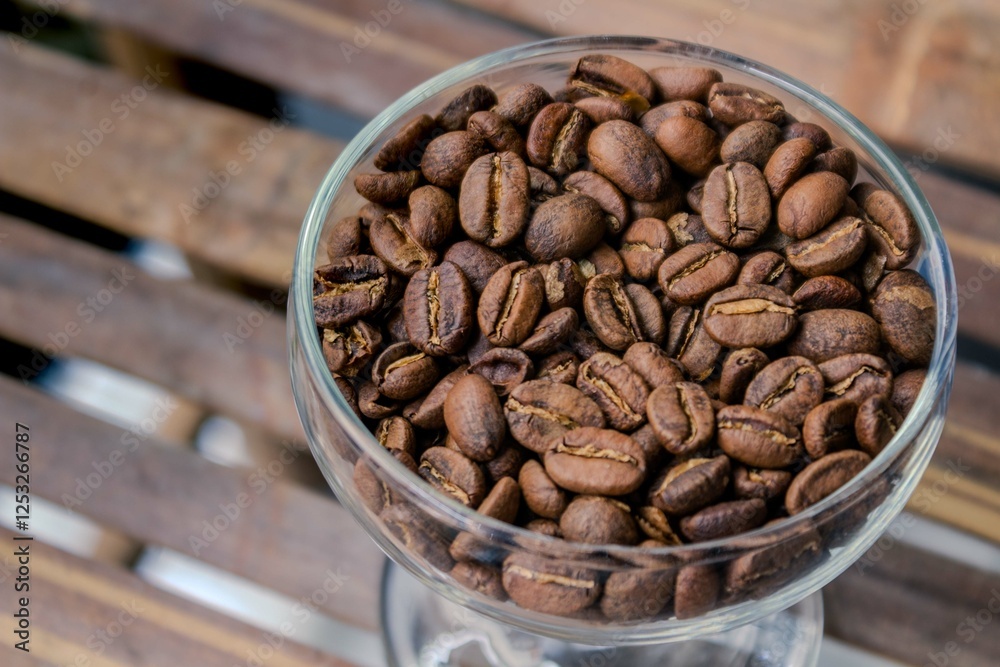 Fototapeta premium Medium Roast Arabica Coffee Beans in Glass Bowl – Rich Aroma and Balanced Flavor