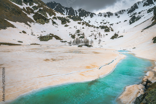 Obraz na płótnie Spectacular glacier lake near Lake Trecolpas in the French Alps w salonie
