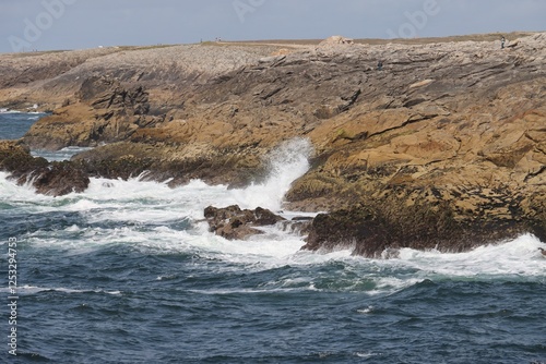 Obraz na płótnie waves crashing on rocks , Saint Pierre Quiberon, France w salonie