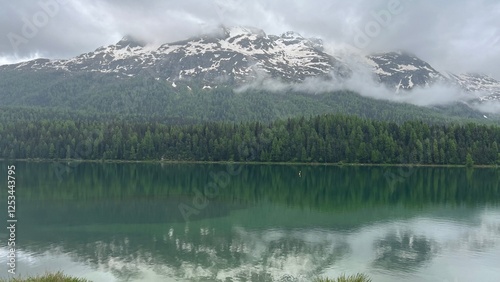 jezioro Szwajcarii  photo