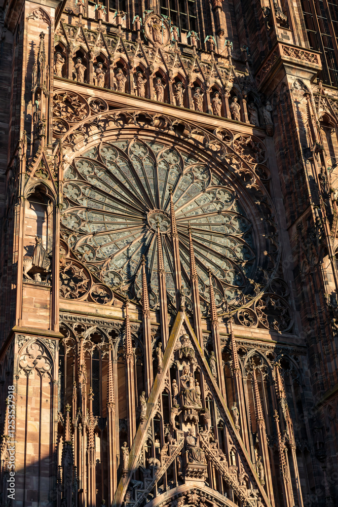 Φωτογραφία A fragment of the facade of Notre Dame de Strasbourg