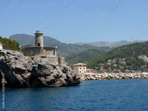 Leuchtturm in Port de Sóller auf Mallorca photo