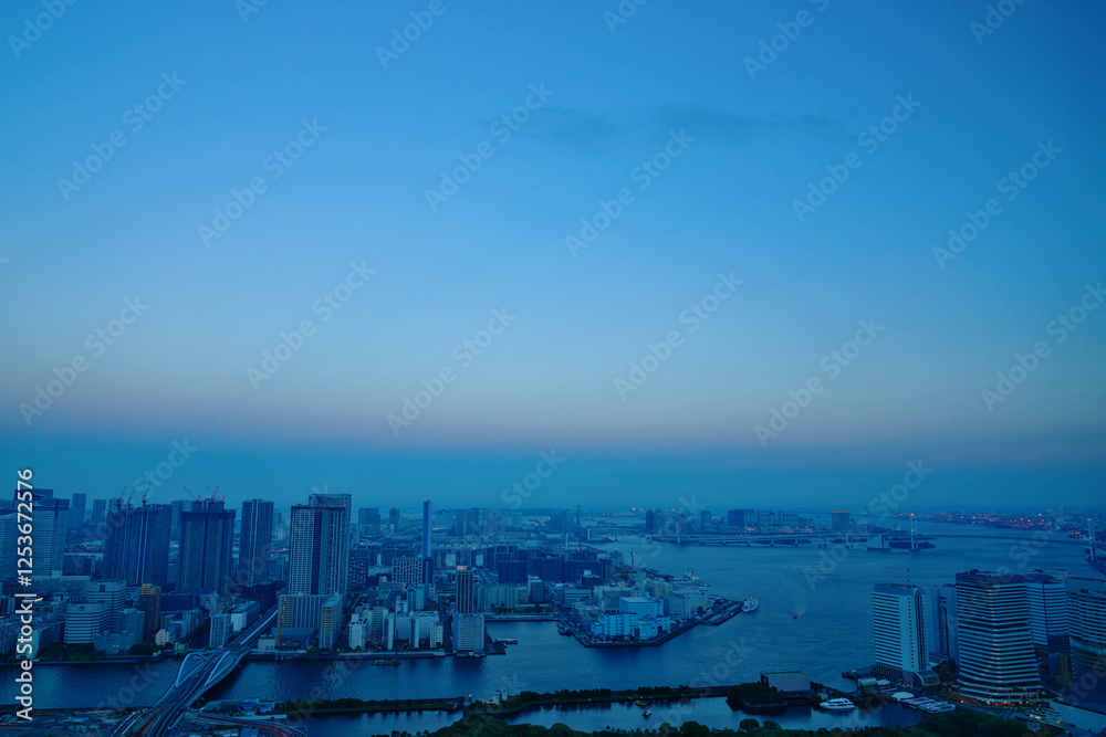 Fototapeta premium 日没直後の汐留