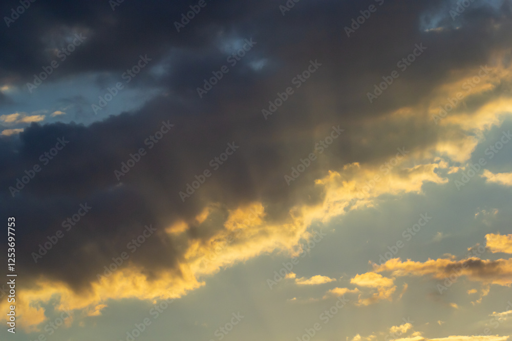 Obraz premium Dramatic sunset and sunrise sky