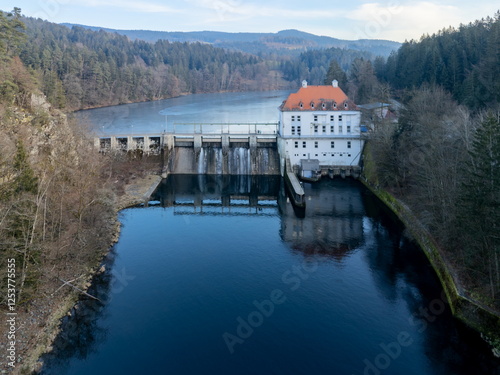 Quadro su tela Aerial perspective of Höllensteinsee lake in Bavaria with its lush green surroun