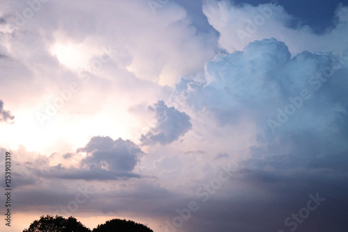 Gewitterwolken über dem Gardasee photo