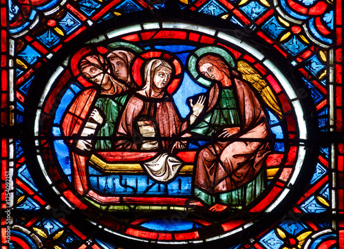 Fotografia Stained glass (19th century) of Women at the tomb after Jesus' Resurrection