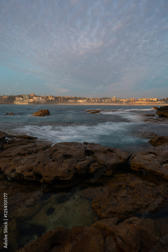 Fototapeta premium Dawn view of North Bondi, Sydney, Australia.