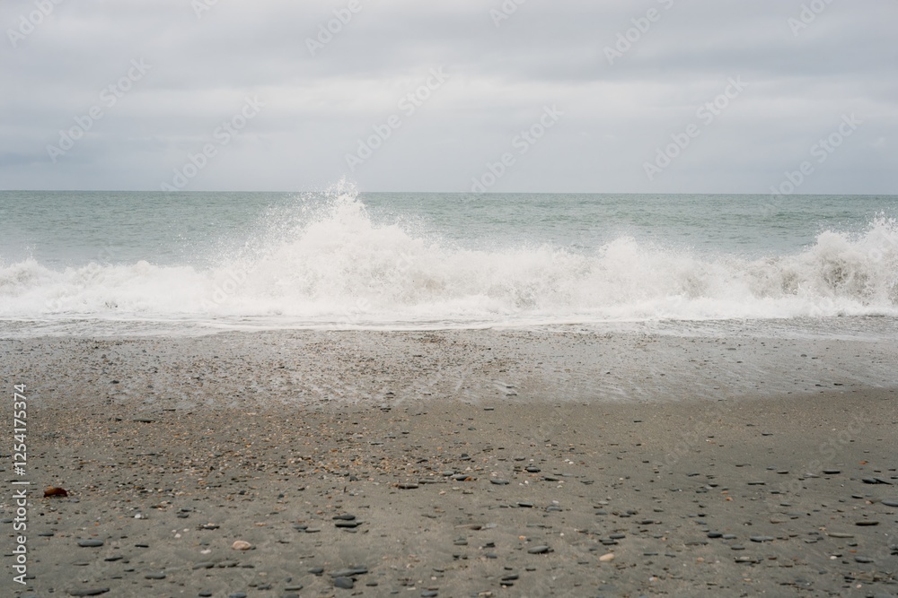 Dramatic Waves Crashing at the Beach – Powerful Ocean Waves in New Zealand Dramatic Waves Crashing at the Beach – Powerful Ocean Waves in New Zealand