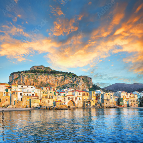 Obraz na płótnie Picturesque evening cityscape of Cefalu city. Popular travel destination of Mediterranean sea. w salonie