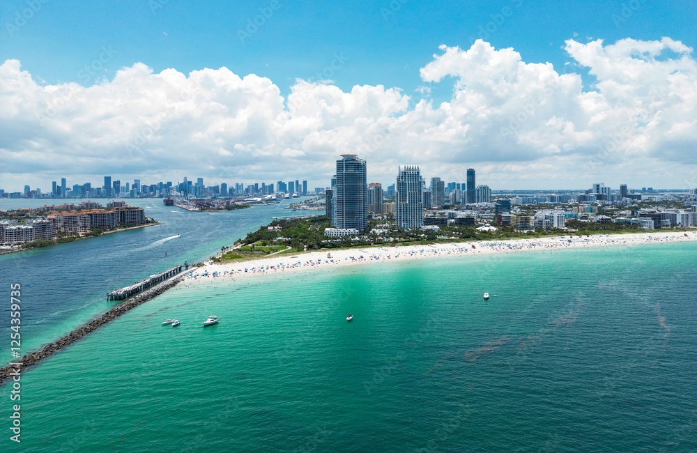 Obraz premium Aerial view of Miami Beach. Florida. Aerial view of Miami coastline. Panorama view of Miami Beach, South Beach. Aerial view of South Pointe Park.