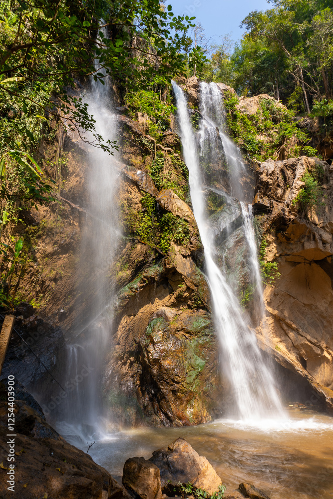 Obraz premium waterfall in the forest