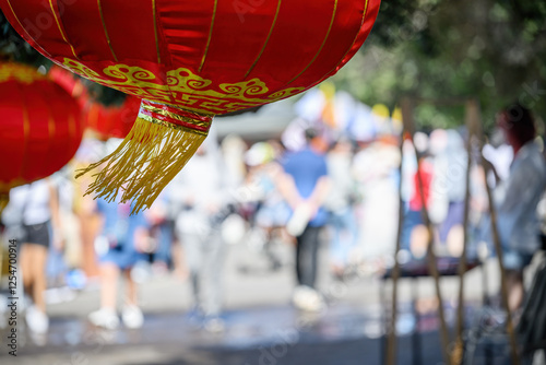 Obraz na płótnie Red lanterns hanging under the Pohutukawa trees. Big crowd celebrating Chinese New Year. Auckland. w salonie