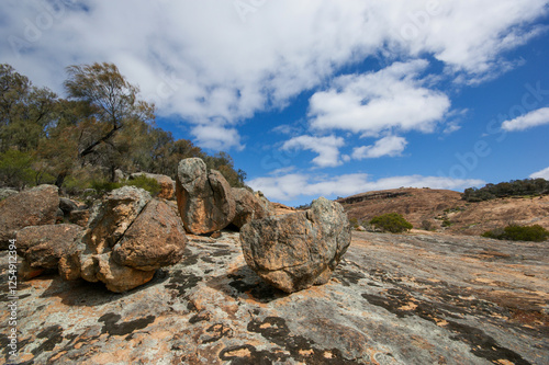Φωτογραφία Boulders on the slopes of The Humps, granite outcrop in the Wheatbelt region, We