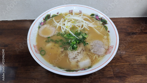 広島の中華そば陽気の醤油豚骨ラーメン