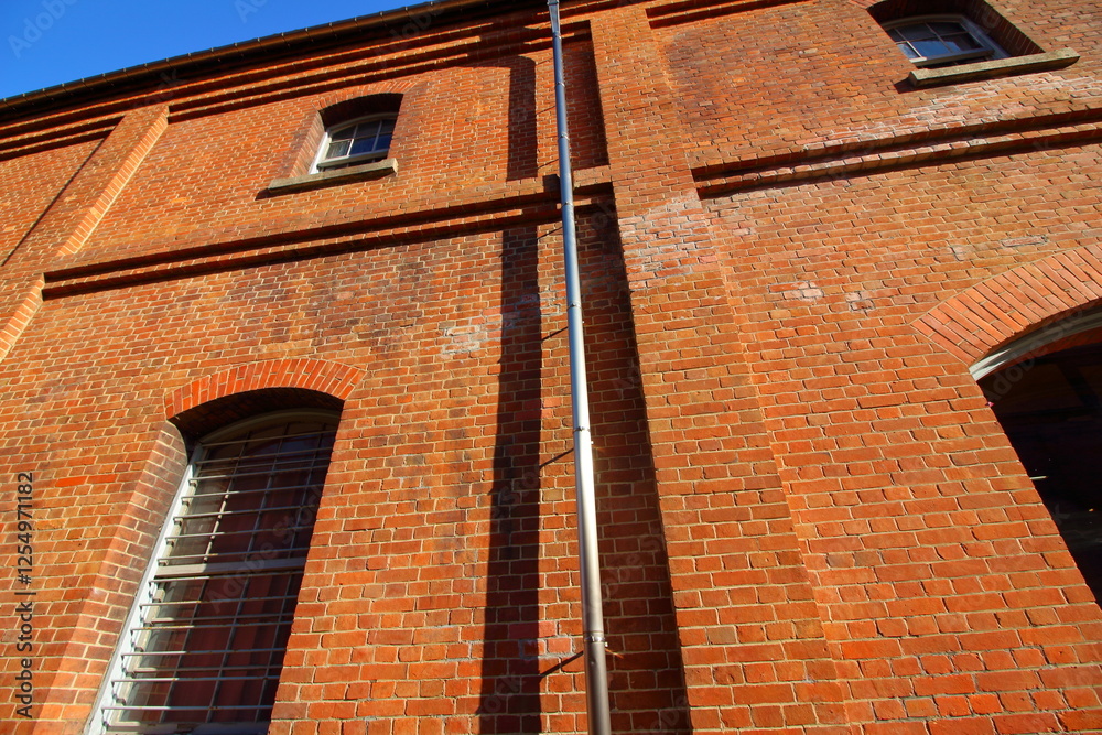 Obraz premium 歴史を感じるレンガの建物