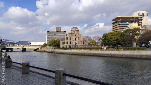 日本　広島県広島市 平和記念公園　原爆ドーム　写真