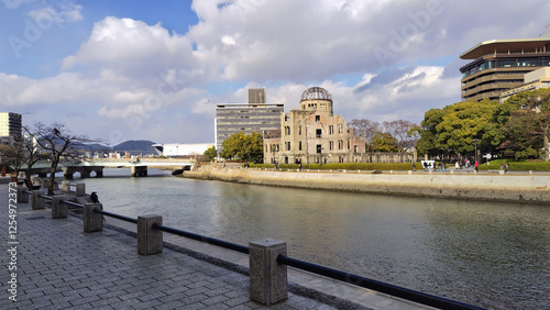 日本　広島県広島市 平和記念公園　原爆ドーム　写真