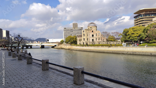 日本　広島県広島市 平和記念公園　原爆ドーム　写真