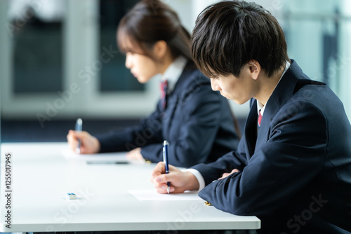 Fotografía 試験を受ける学生【撮影協力:スカパー東京メディアセンター】