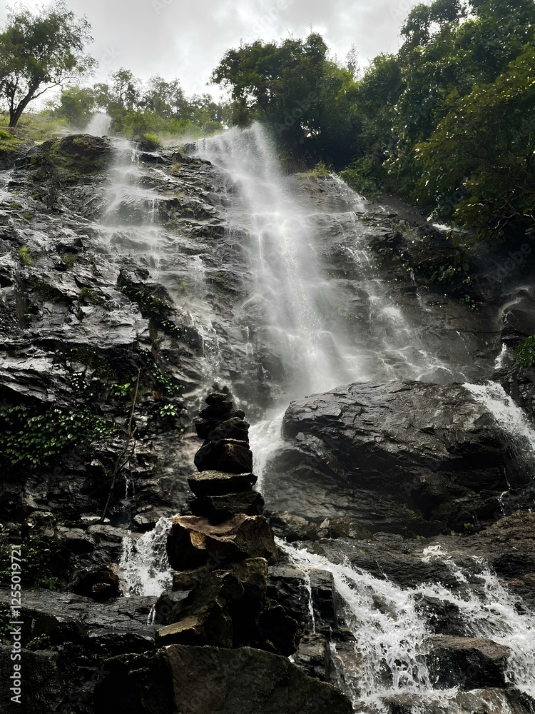 Obraz premium waterfall in the forest