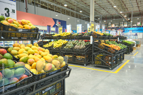 Fototapeta Naklejka Na Ścianę i Meble -  Fresh fruit display in a wholesale supermarket