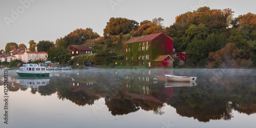 Miroir sur la Sèvre nantaise à la Chaussée des Moines à Vertou à coté de Nantes