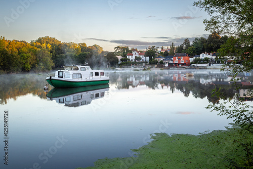 Miroir sur la Sèvre nantaise à la Chaussée des Moines à Vertou à coté de Nantes