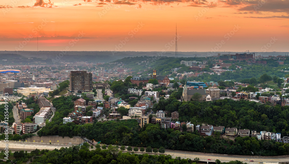 Fototapeta premium Cincinnati, Ohio Mount Adams residential neighborhood at sunset