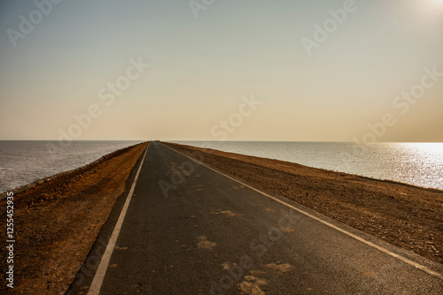 Obraz na płótnie Road to Heaven: Scenic Route to Dholavira in Rann of Kutch w salonie
