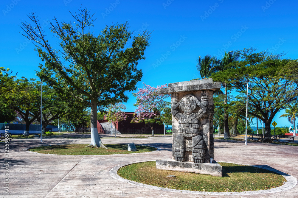 Fototapeta premium Ancient historic Mayan statue in Champoton.