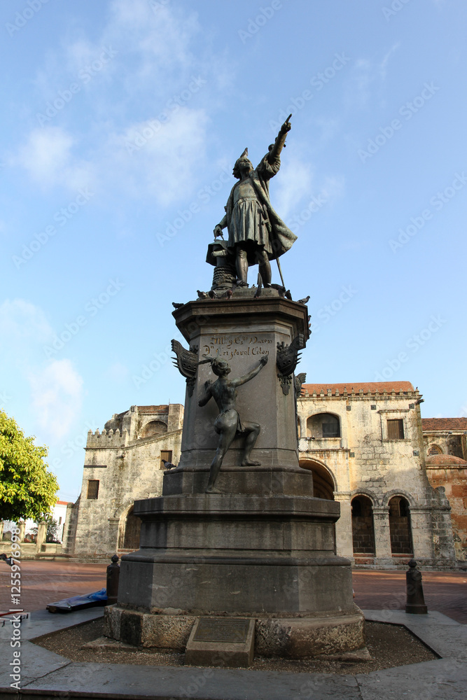 Obraz premium Cristopher Columbus statue in Santo Domingo