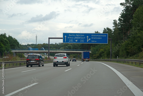 Autobahntafel; Autobahn A115, Kreuz Zehlendorf, Ausfahrt Kleinmachnow, Dreilinden in Richtung Berlin-Zentrum photo