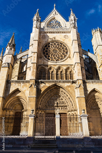 Εκτύπωση καμβά South Facade San Froilán Gate (Lucien Roisin) of León Cathedral
