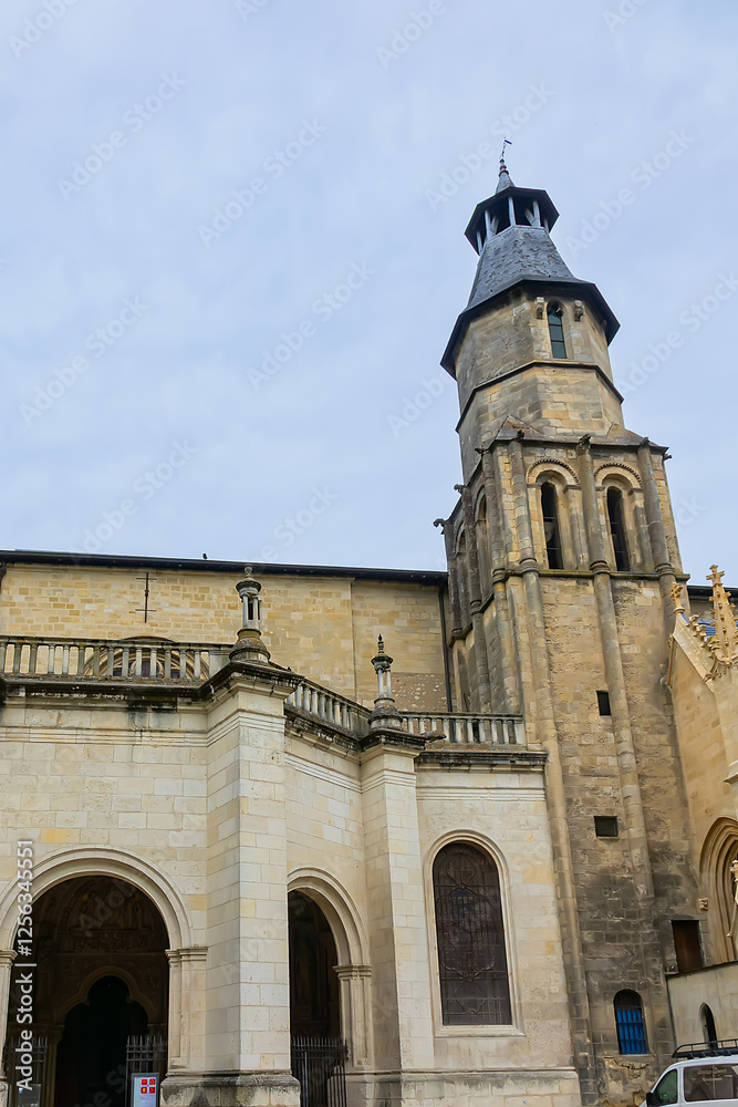 Obraz premium Basilica of Saint Severinus (Basilique Saint-Seurin de Bordeaux) is a church built dawn of XI century. Basilica has the shape of a robust Romanesque church in the basilical form. Bordeaux, France.