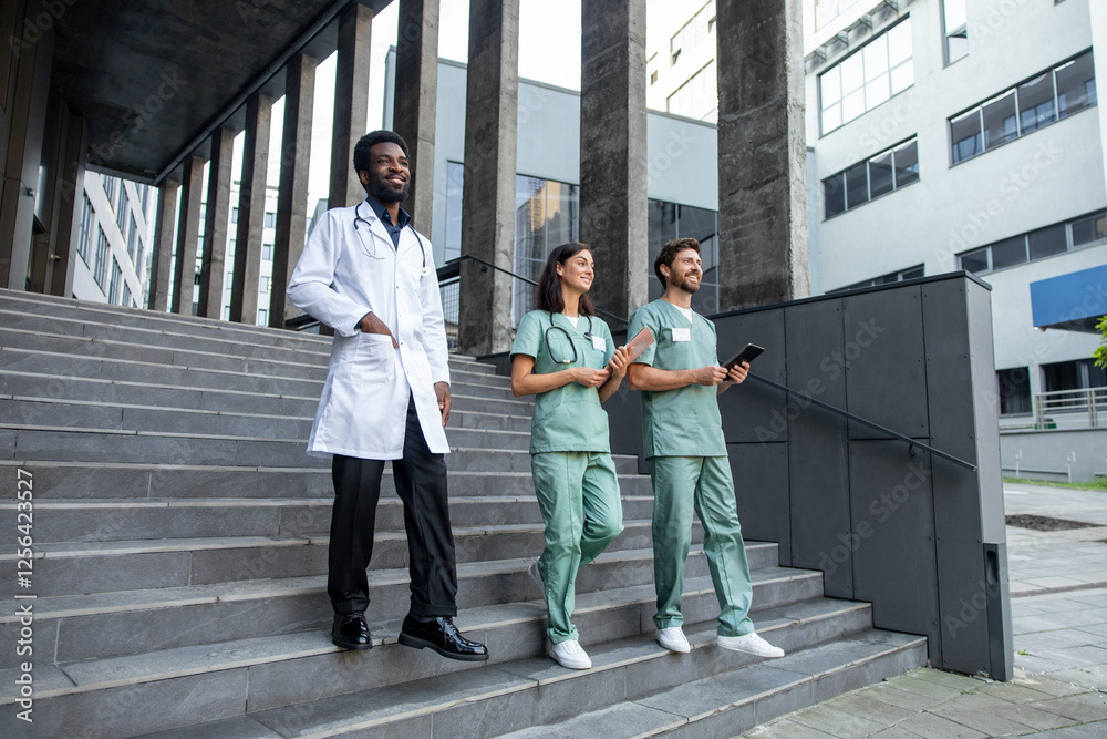 Obraz premium Doctors colleagues on the steps going from the rehabilitation center