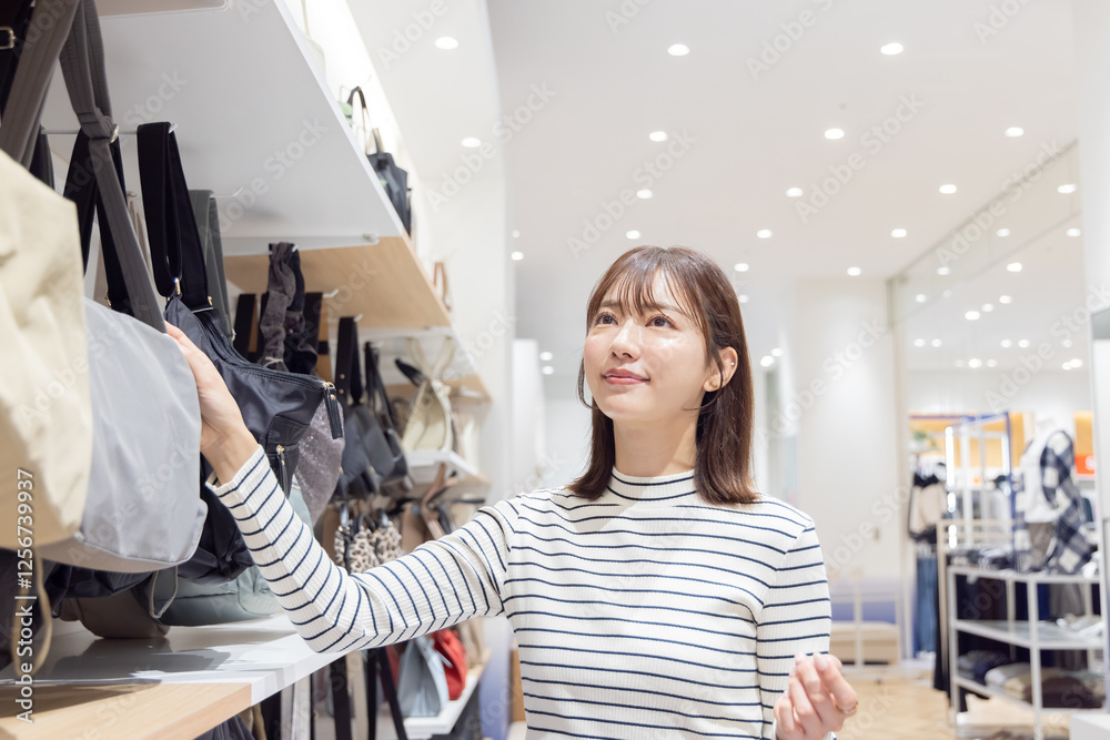 女性　アパレル　ショッピング　(プロパティリリース取得済み)