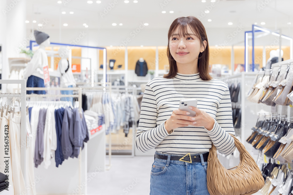 女性　アパレル　ショッピング　(プロパティリリース取得済み)