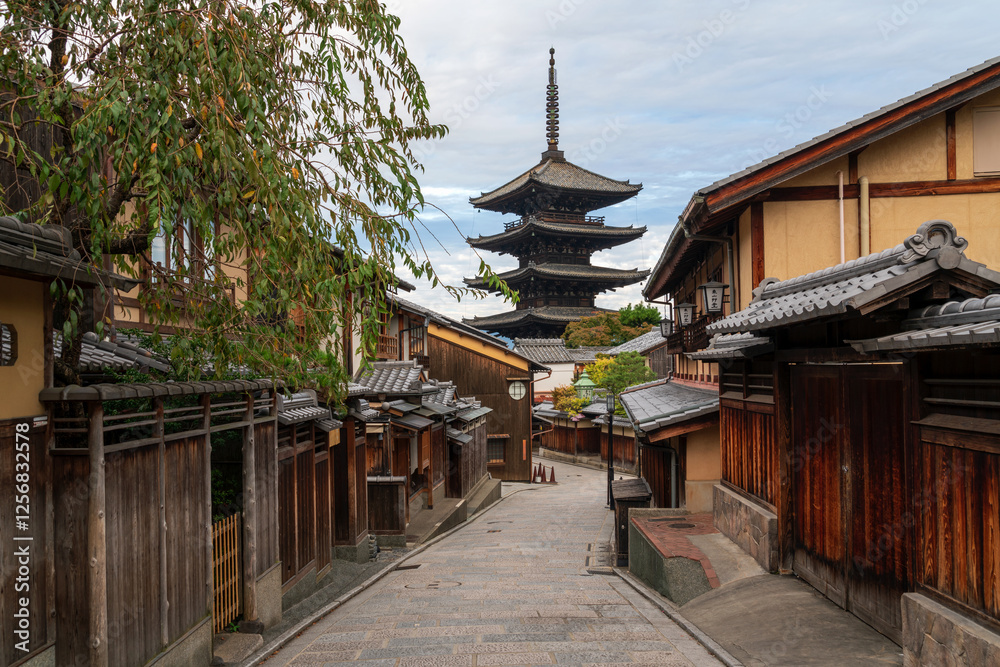 Naklejka premium The five-storey Yasaka Pagoda of the Hokan-ji Temple Complex from Yasaka-dori on a sunny autumn day, Higashiyama, Kyoto, Japan