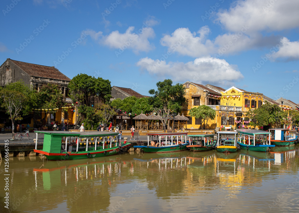 Obraz premium The city of Hoi An, Vietnam during the day