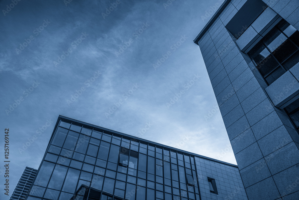 Obraz premium Modern Architectural Design Against a Blue Sky in Urban Settings