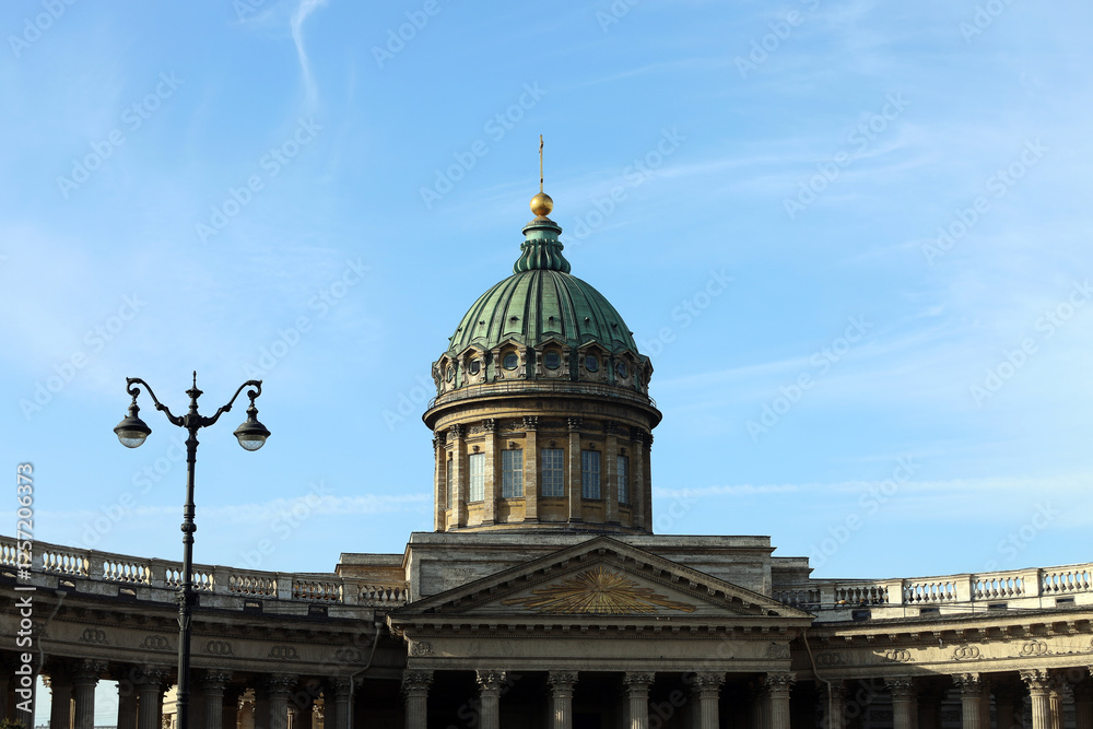 Obraz premium The central dome of the Kazan Cathedral (Cathedral of the Kazan Icon of the Mother of God) in St. Petersburg
