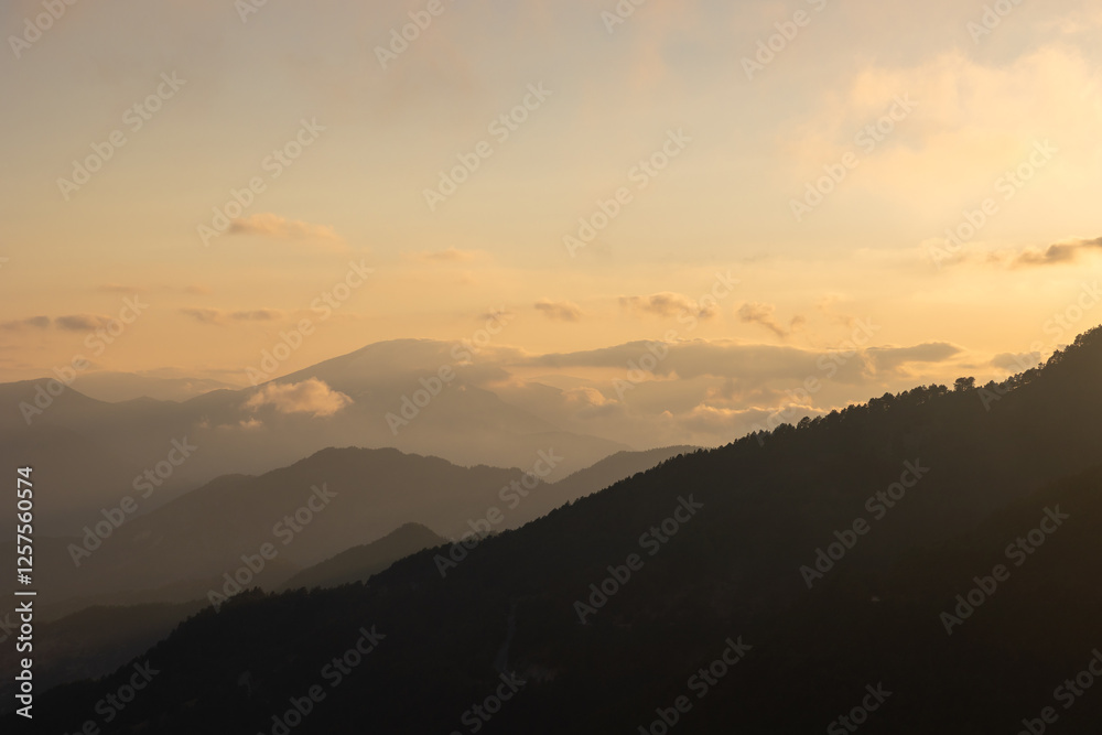 Obraz premium Mountain range view at sunset. Mountain range landscape