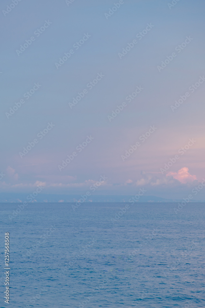 Fototapeta premium Pastel Sky On The Beach Before Sunset