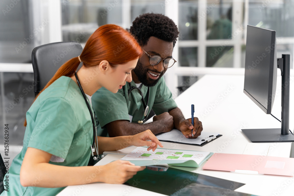 Naklejka premium Doctor and nurse discuss treatment plan for patient sitting at table in clinic