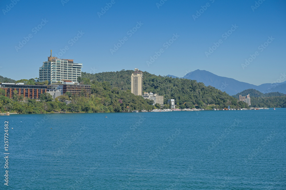 Fototapeta premium Ortschaft Shuishe, westlicher Teil des Sonne-Mond-See, Yuchi Township, Nantou County, Taiwan