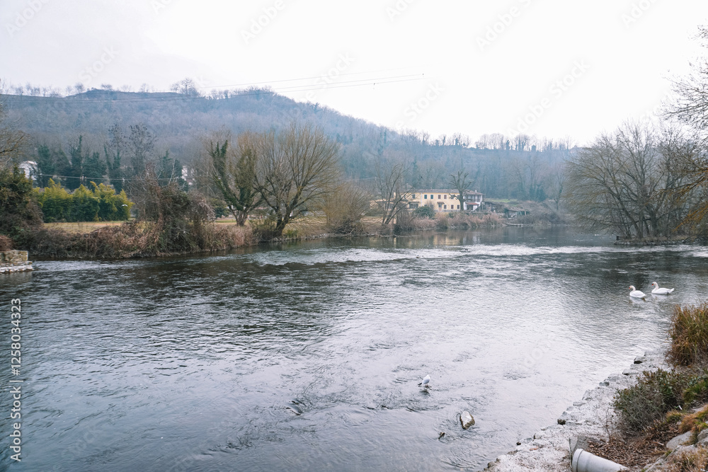 Obraz premium Scenic River Landscape in Italy